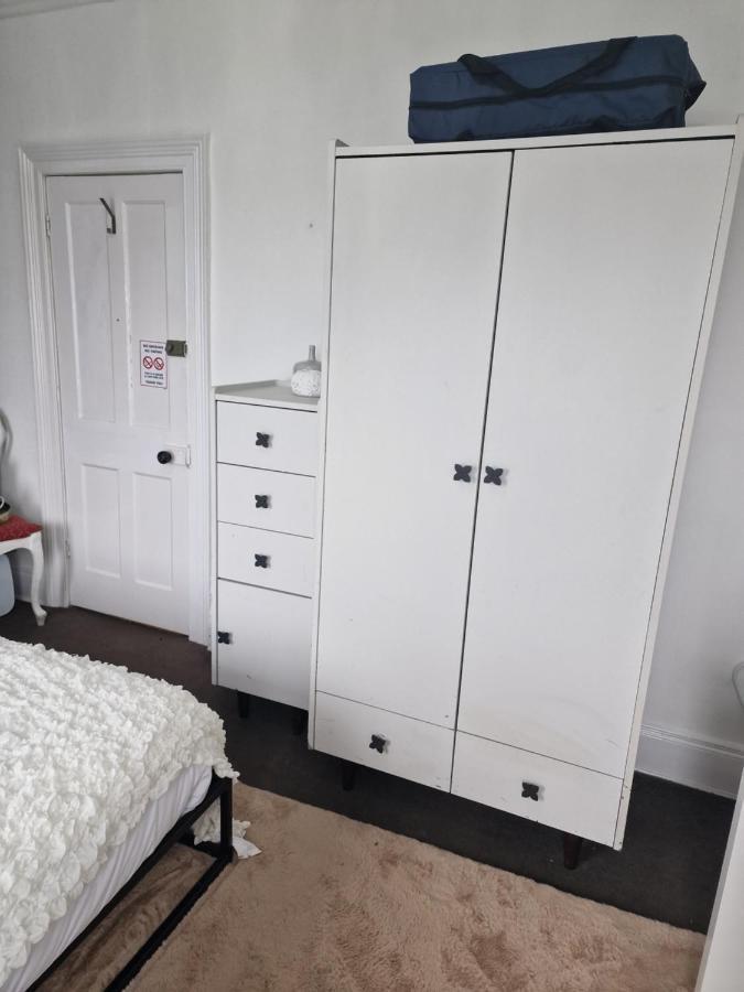 Double Rooms, Free Continental Breakfast, Pics And Full Address Sent After Booking, 2 Miles To City Centre 벨파스트 외부 사진